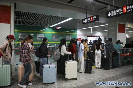 正规股票配资门户网站 “五一”假期，郑州地铁揽客1630.18万人次，同比增长14.5％